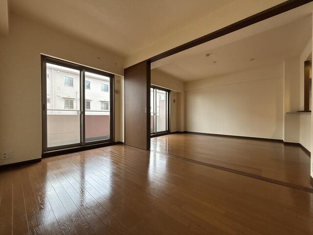 プレシオス藤が丘の居間・リビング