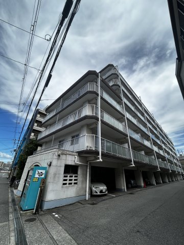 グランドヴィラ三先の外観