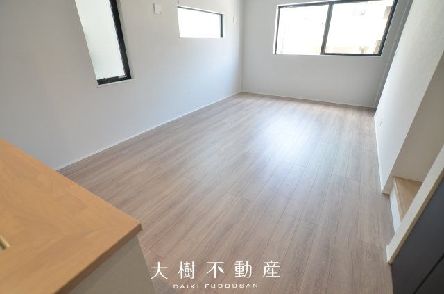 【居間・リビング】 | 海老名市大谷南3丁目 新築戸建て 全3棟【仲介手数料無料】