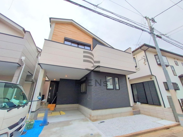 【外観】 | 練馬区貫井４丁目　新築戸建て　１号棟 | やわらかな色合いと端正なフォルムが街並みに美しく調和する外観