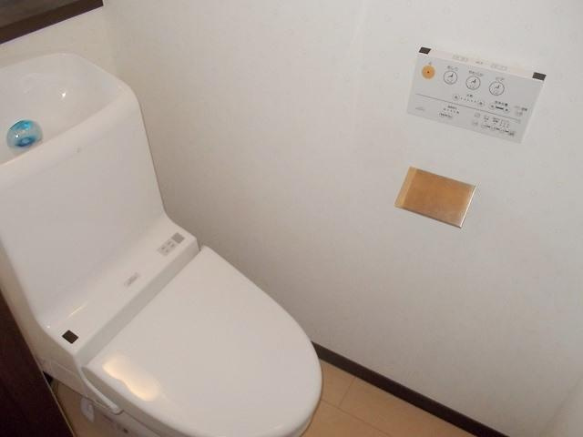 中宗岡戸建のトイレ|ゆったりとした空間のトイレです