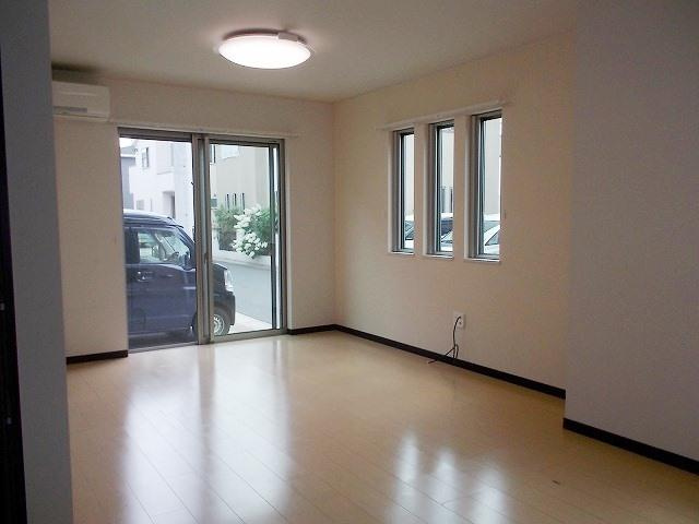 中宗岡戸建の居間・リビング|おしゃれな居間です