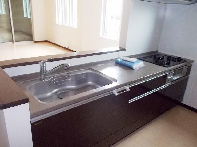 中宗岡戸建のキッチン|コンパクトなキッチンで掃除もラクラク