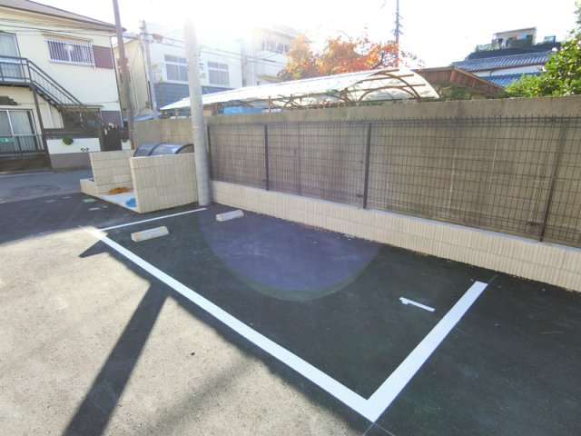 リブリ・曽根ハイムの駐車場