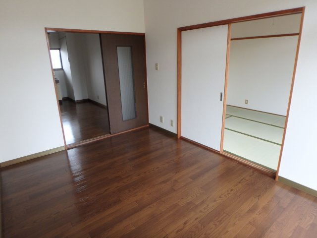 モンレーブまとばの洋室