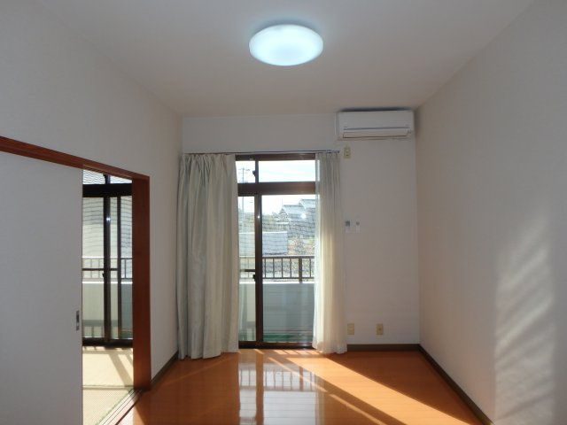 モンレーブまとばの洋室