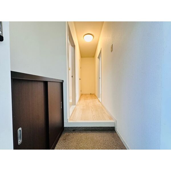 ルミエールKANYU B棟の玄関