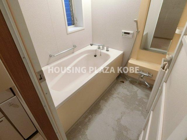 須磨区桜木町中古戸建の浴室|ワイド設計のお風呂です。