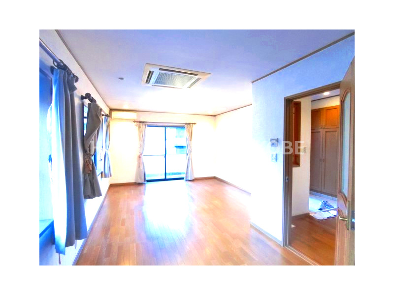 須磨区桜木町中古戸建の洋室|約12帖のひろい寝室