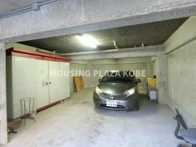 須磨区桜木町中古戸建の駐車場