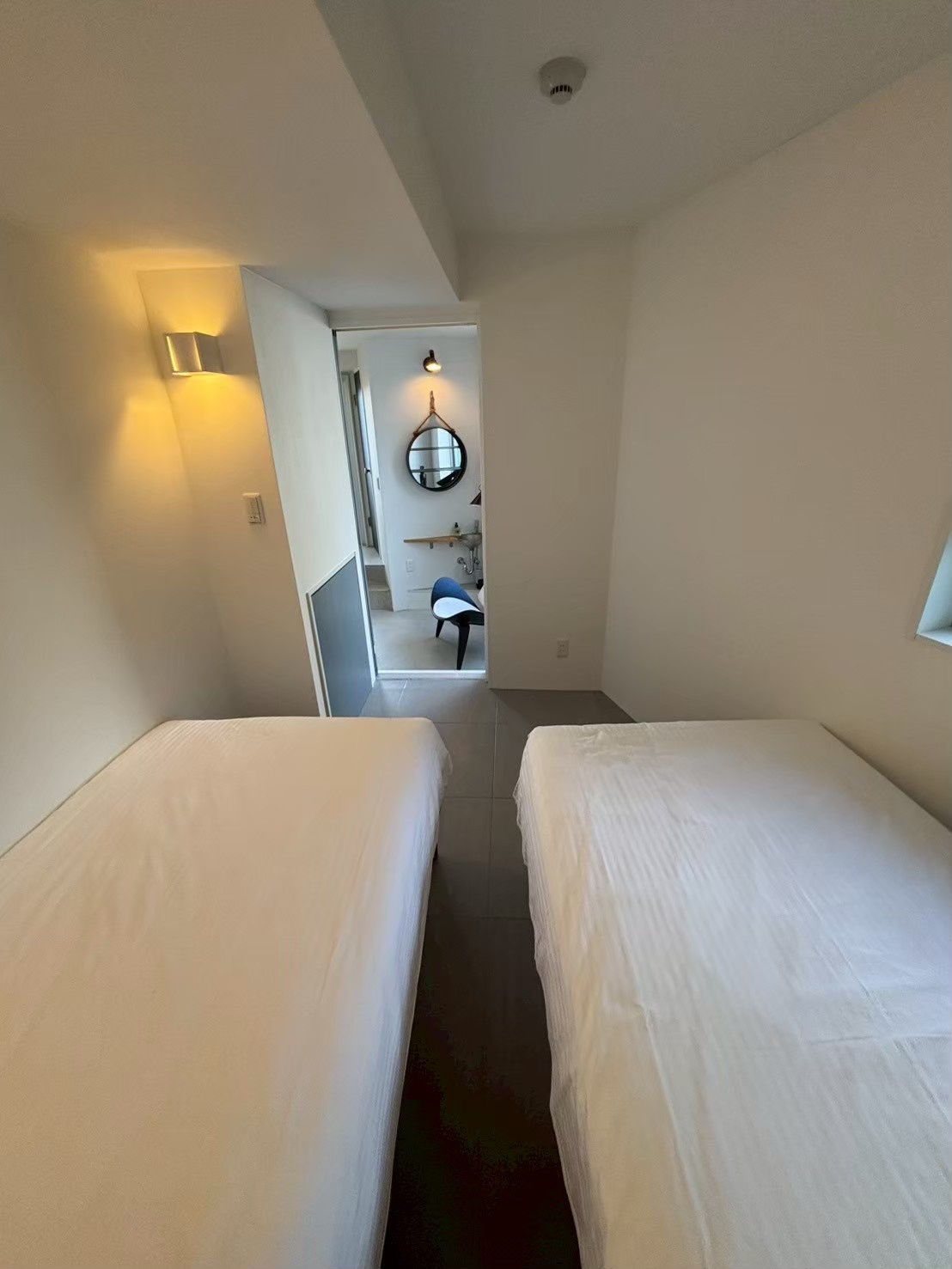 読谷村字瀬名波　収益物件の洋室