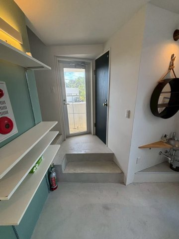 読谷村字瀬名波　収益物件の内装