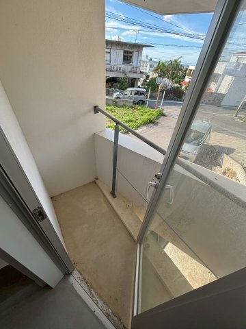 読谷村字瀬名波　収益物件のバルコニー