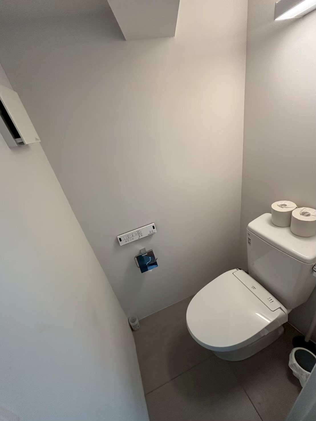 読谷村字瀬名波　収益物件のトイレ|2階トイレ