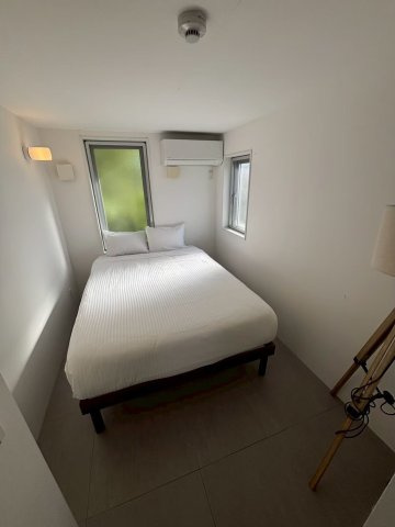 読谷村字瀬名波　収益物件の洋室