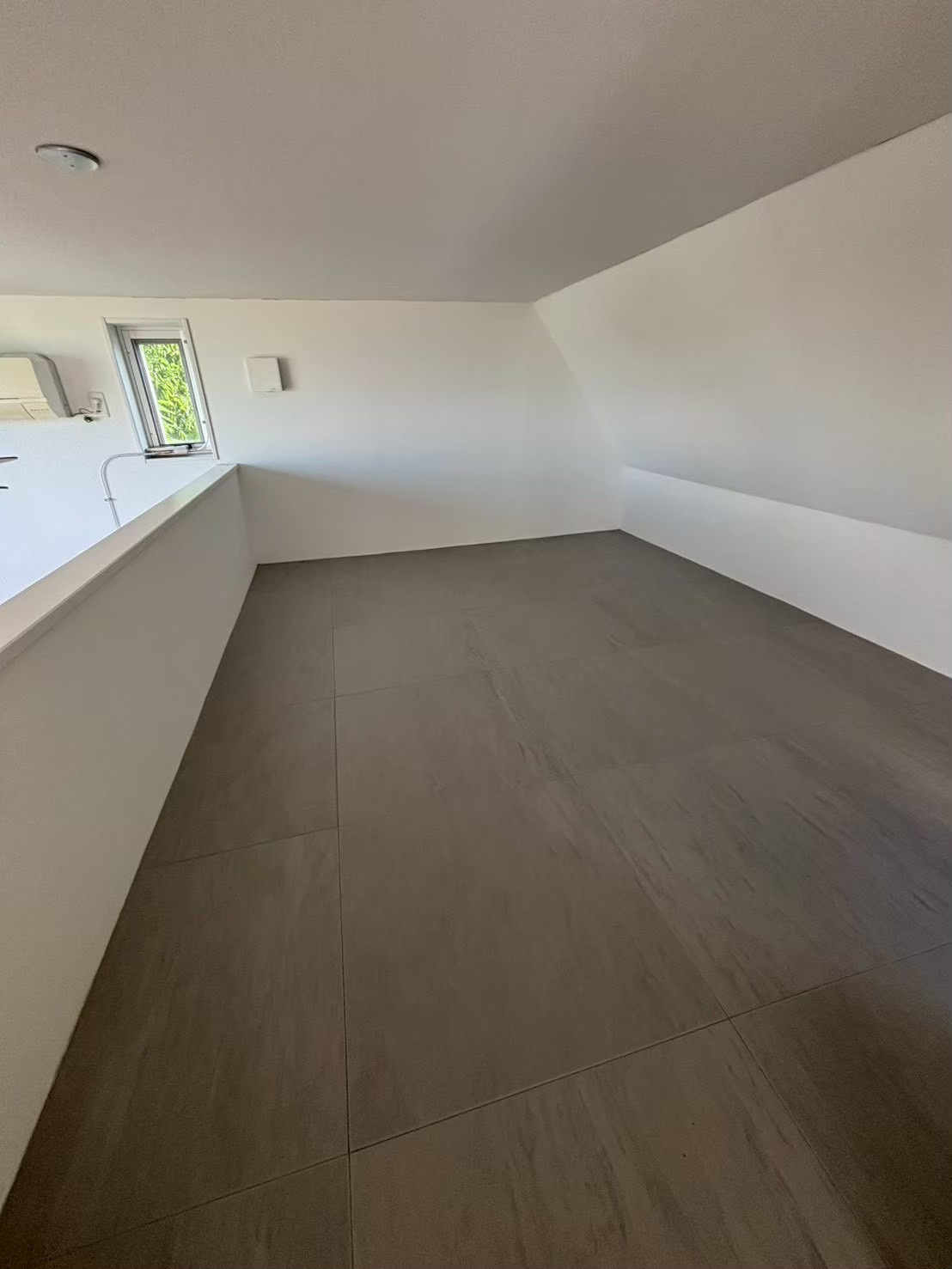 読谷村字瀬名波　収益物件の内装|屋根裏