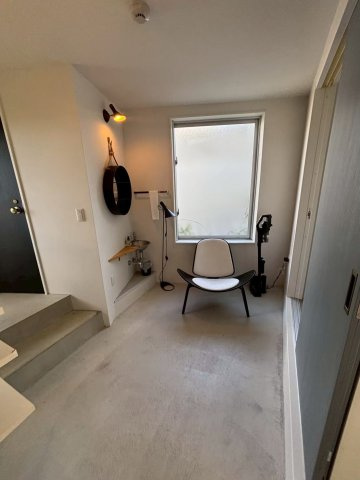 読谷村字瀬名波　収益物件の内装