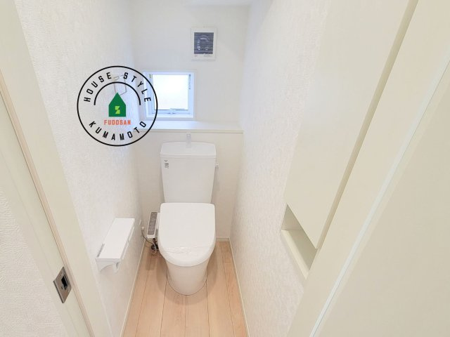 熊本市北区清水新地2丁目第6-2棟（2号棟）の内観：施工例|温水洗浄便座を完備しております。2ヶ所にトイレがあるのは朝の慌ただしい時間も安心です。