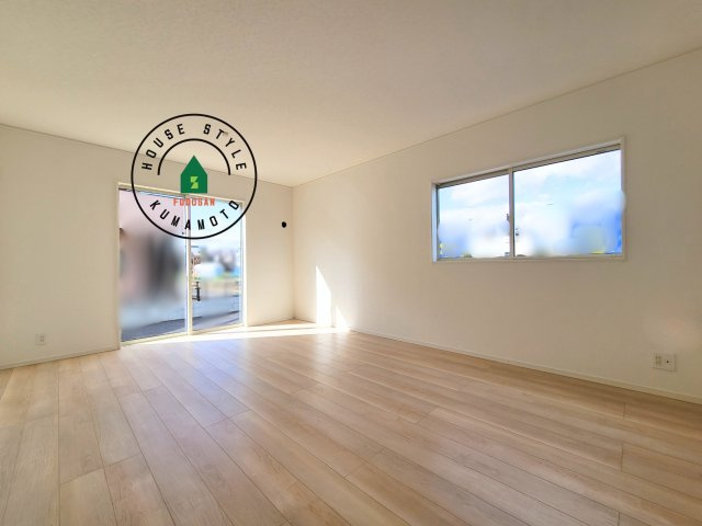 熊本市北区清水新地2丁目第6-2棟（2号棟）の内観：施工例|キッチンからリビングをしっかり確認できます。家族の笑顔があふれる空間になりそうですね。