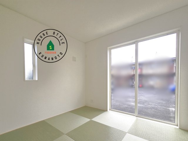 熊本市北区清水新地2丁目第6-2棟（2号棟）の内観：施工例|和室を上手に活用すると暮らし方の幅が広がります。例えば普段は開け放して、子供の小さいうちはお昼寝や遊びのスペースに。畳はソフトなので転んでもケガをしにくく安心です