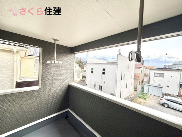 グレードルガーデン　小山市間々田第11　全１棟のバルコニー|急な雨でも安心なインナーバルコニー♪家族全員分の布団もゆったり並べられるます♪
