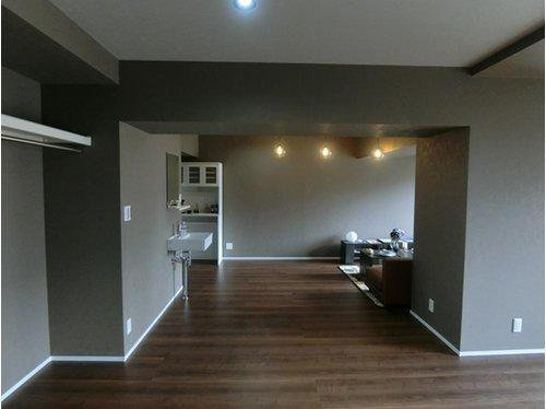 チサンマンション南浜の浴室|追焚機能付きのユニットバスも新品交換済み。毎日の疲れを癒してくれる空間です。