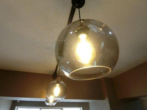 チサンマンション南浜のトイレ|トイレももちろん新品に交換済み。モノトーンのクロスで、ちょっと一息つきたくなる落ち着いた空間に仕上げました。