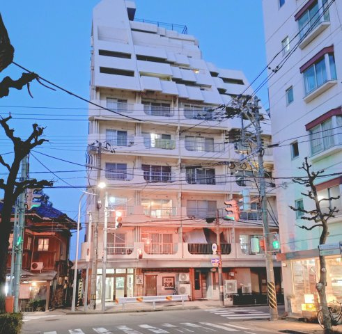 チサンマンション南浜の外観|2025年12月リノベーション完了済み。
古き良き街並みの中に佇む中古マンションが登場しました♪