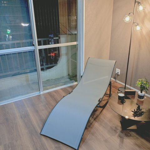 チサンマンション南浜の居間・リビング|家具はもちろん、照明にもこだわったリビング。毎日の生活をより楽しく、上質に。