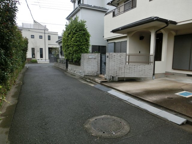 川越市広栄町　売地　整形地37坪の前面道路含む現地写真