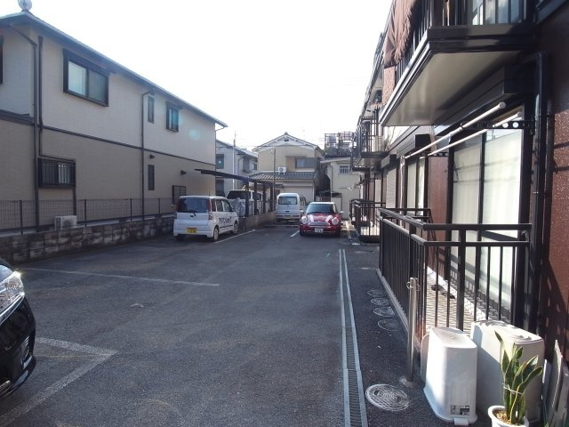 ラ・フォーレ紀寺の駐車場