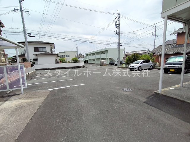 ライラックBの駐車場