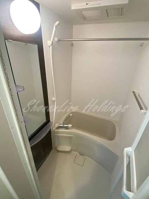 藤沢市朝日町のアパートの浴室|清潔感のあるお風呂です♪