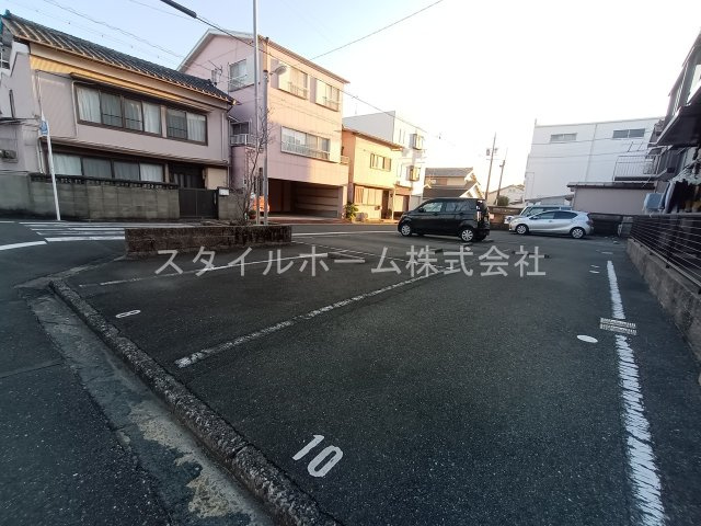 シンシア向山の駐車場