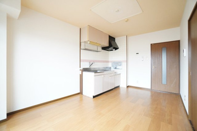 【居間・リビング】 | イーストサイド63 | ※同物件・反転タイプの写真です。