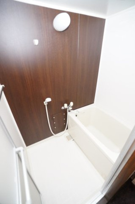 【浴室】 | イーストサイド63 | ※同物件・反転タイプの写真です。