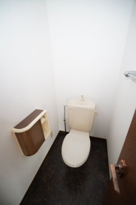 【トイレ】 | イーストサイド63 | ※同物件・反転タイプの写真です。