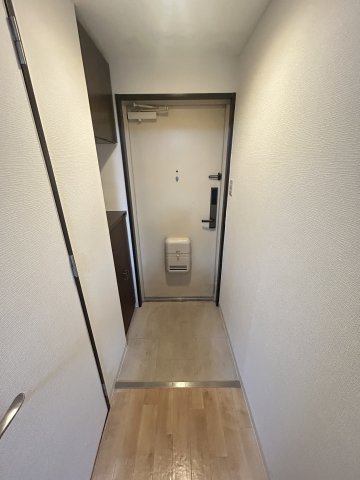 アメニティ北久宝寺の玄関