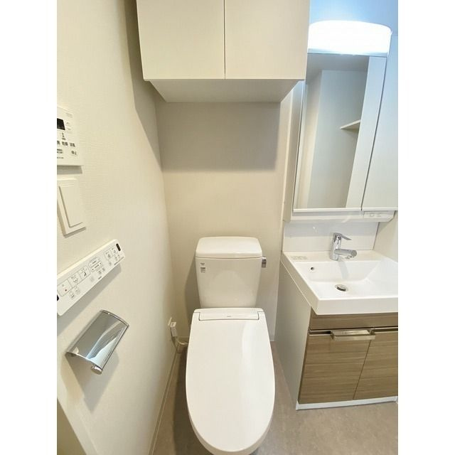 市川市欠真間２丁目の賃貸マンションのトイレ