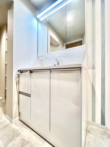 南港はなのまち住宅34号棟の洗面所|スペースが確保できる洗面所です