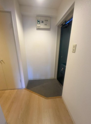 【玄関】 | ストーク東池袋 | 帰り着くたびに洗練されたテイストの空間に迎えられ誇りと喜びを感じる玄関まわりです。