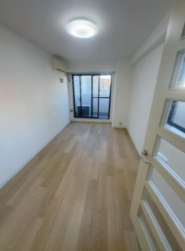 【洋室】 | ストーク東池袋 | 光がたくさん入ってくる角部屋となっています。