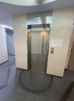 【その他共用部分】 | 階段移動の手間を省く現代の必需設備です。