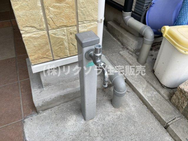 金田町１丁目　中古一戸建てのその他共用部分|駐車場水栓
■物件内覧・資金計画相談・住宅ローン相談、リフォーム相談、お問合せ受付中■
※当日・翌日のご内覧、ご相談はお電話でのお問合せがスムーズです！