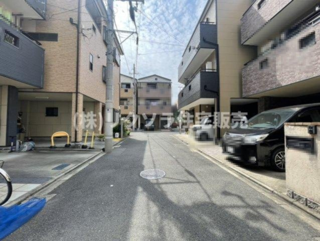 金田町１丁目　中古一戸建ての前面道路含む現地写真|前道　北　幅員4.7ｍ
■物件内覧・資金計画相談・住宅ローン相談、リフォーム相談、お問合せ受付中■
※当日・翌日のご内覧、ご相談はお電話でのお問合せがスムーズです！