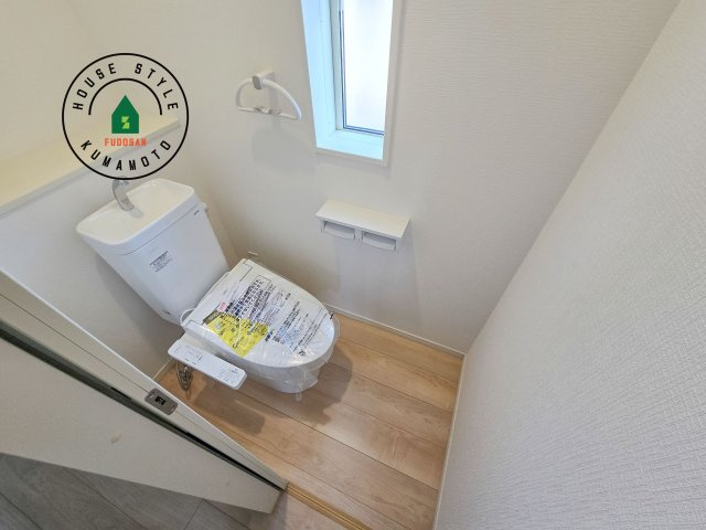 熊本市東区戸島7丁目第8-1棟（1号棟）のトイレ|トイレ・ウォシュレット付。快適で衛生的な洗浄機能付温水シャワートイレです。