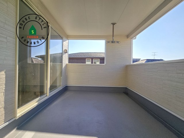 熊本市東区戸島7丁目第8-1棟（1号棟）のバルコニー|バルコニーに自分のこだわりをもたせる。120％自由自在のバルコニー。もちろんお洗濯物を干す、ゴミを一時保管するなどもおまかせください。バルコニーを多目的スペースとして考えてみましょう。