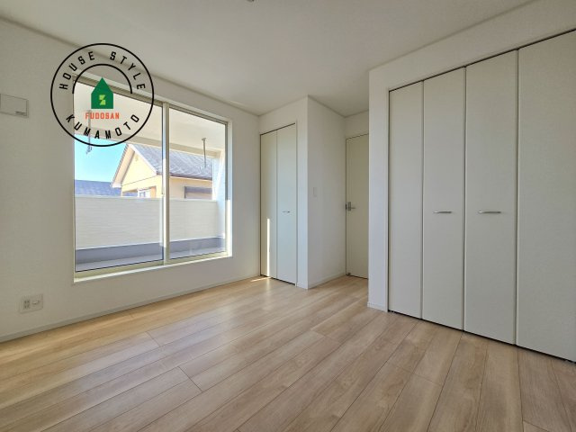 熊本市東区戸島7丁目第8-1棟（1号棟）の洋室|採光良好な洋室は全居室、複層ガラスの遮熱効果と断熱効果で、一年中快適に過ごせます。