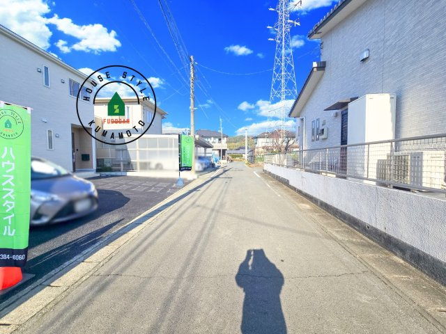熊本市東区戸島7丁目第8-1棟（1号棟）の前面道路含む現地写真|前面道路です。
