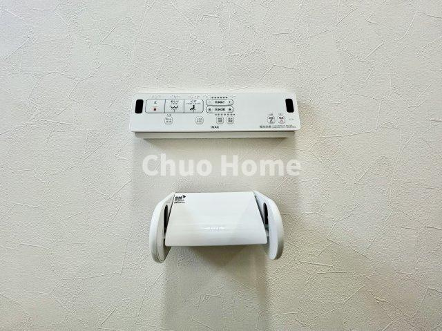 葛飾区南水元2丁目中古住宅の内装|【ウォシュレット】清潔に使いたいお手洗いには最適な設備です。もちろんウォームレットも標準装備です。